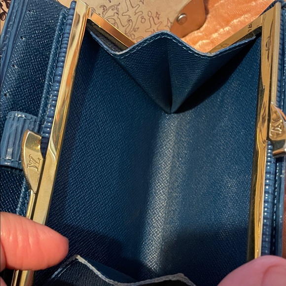 Louis Vuitton Teal Textured Wallet - Picture 4 of 6